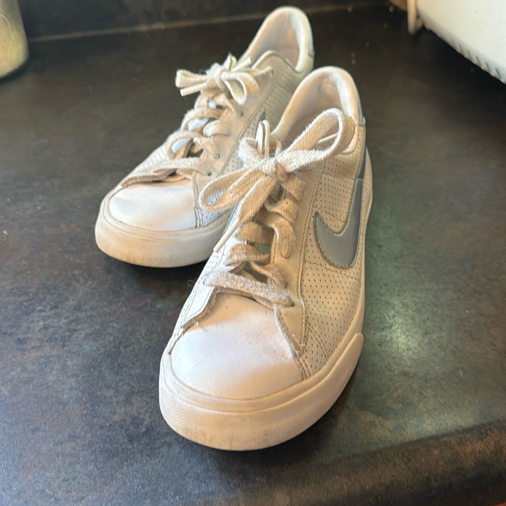 6y bikes 9/10 hardly worn slight creases